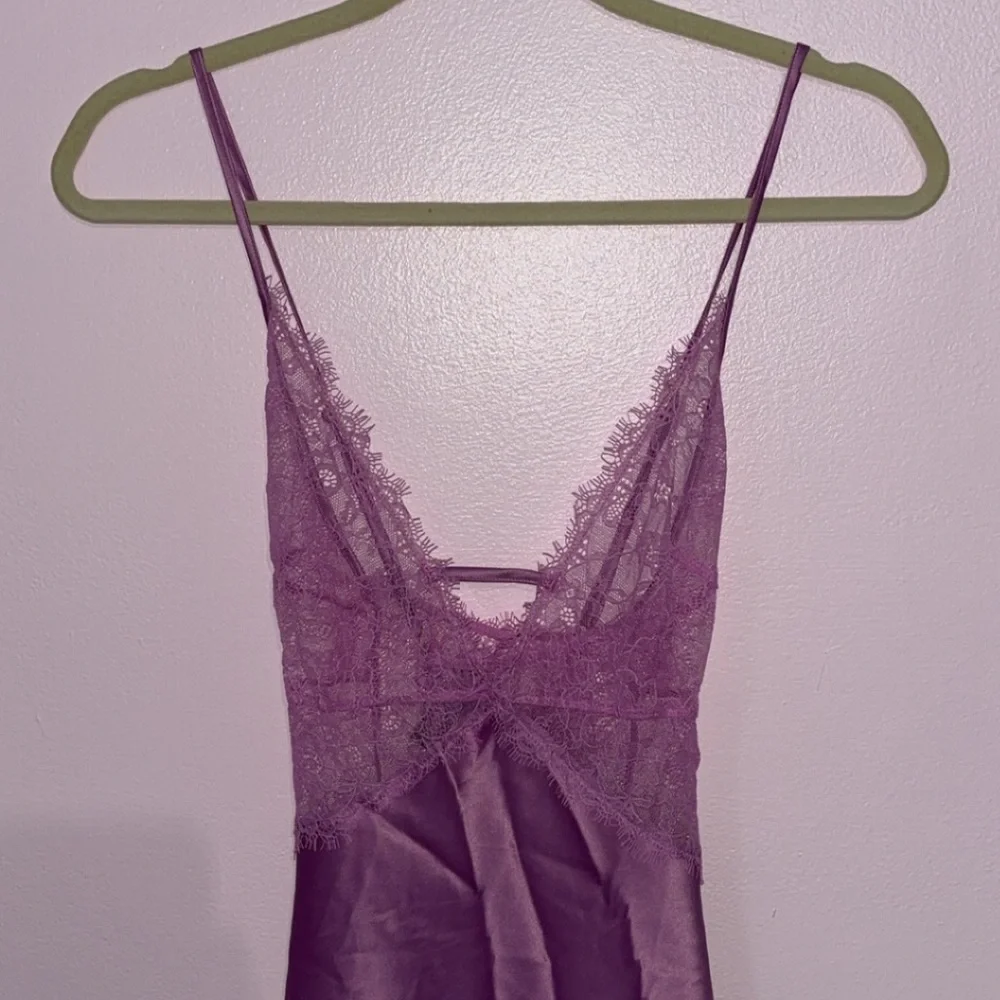 NWOT Victoria Secret Lace Plunge Slip - Picture 3 of 14